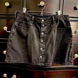 American Eagle skirt. Black denim